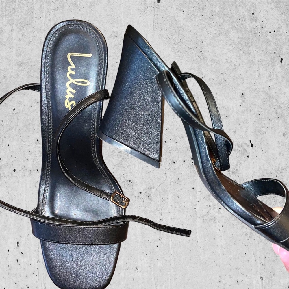 Lulu’s black chunky strappy heels